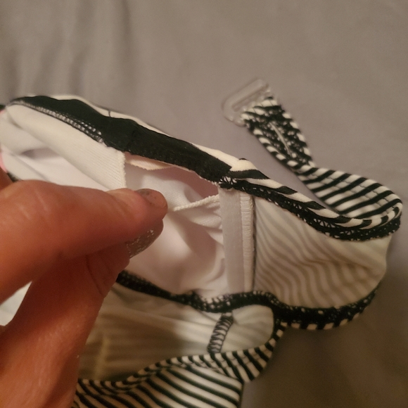 Womans, Full Coverage Swimsuite Top - Picture 6 of 7